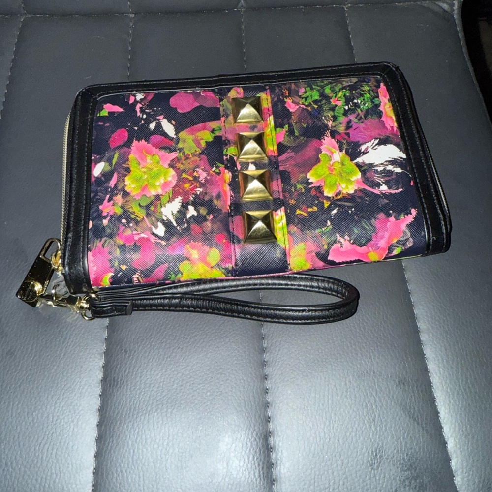 Gently used Steve Madden Wristlet